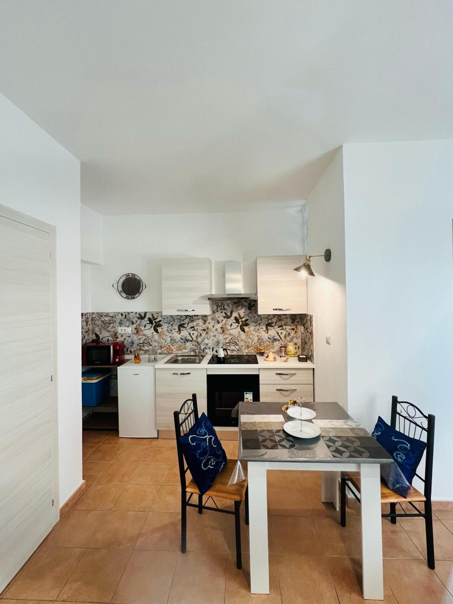Bed And Breakfast Le Petunie Bari Sardo Exterior photo